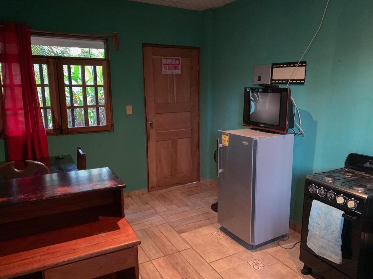 Valerie Emanuel Apartments Bocas Town Exterior foto