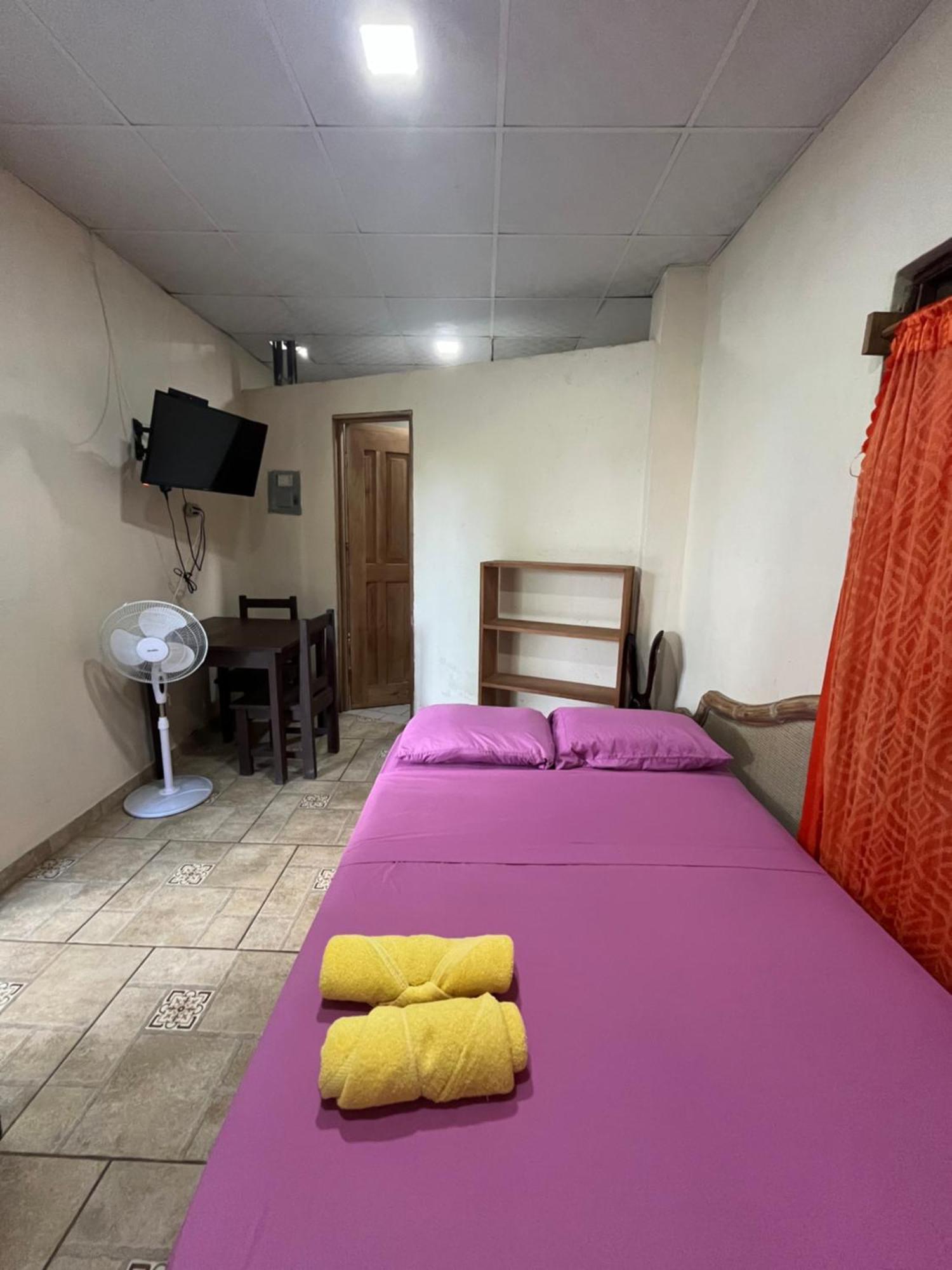 Valerie Emanuel Apartments Bocas Town Exterior foto